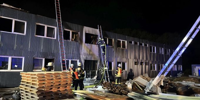 Die Feuerwehr konnt den Brand löschen. Die Feuerwehr konnt den Brand löschen.