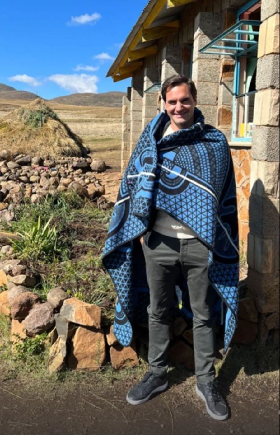 Roger Federer ist derzeit viel auf Reisen. Hier ist er mit seiner Stiftung in Lesotho zu Besuch.