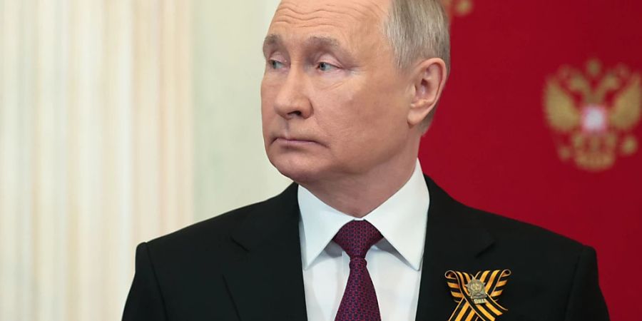 Wladimir Putin, Präsident von Russland, bei der Teilnahme an den Feierlichkeiten zum 78. Jahrestag des Endes des Zweiten Weltkriegs im Kreml. Foto: Vladimir Smirnov/Pool Sputnik Kremlin/AP/dpa