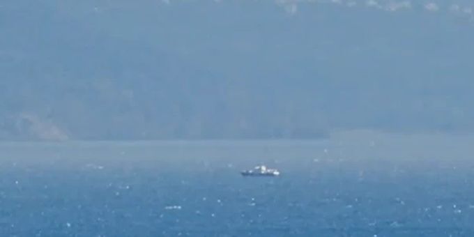 Asylsuchende werden an der türkischen Meeresgrenze von der griechischen Küstenwache ausgesetzt. flüchtlinge