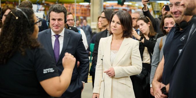 Bundesarbeitsminister Hubertus Heil (SPD) und Bundesaussenministerin Annalena Baerbock (Grüne) reisen heute ins brasilianische Amazonas-Gebiet. Bundesarbeitsminister Hubertus Heil (SPD) und Bundesaussenministerin Annalena Baerbock (Grüne) reisen heute ins brasilianische Amazonas-Gebiet.