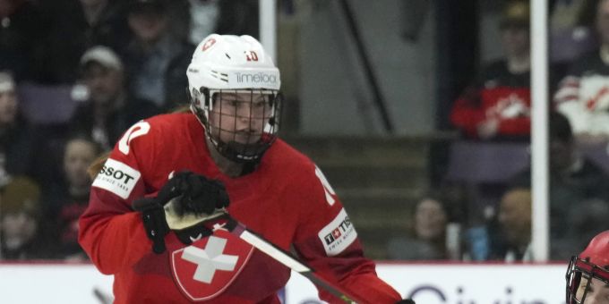 Janine Hauser während einer Partie an der WM in Kanada. Eishockey