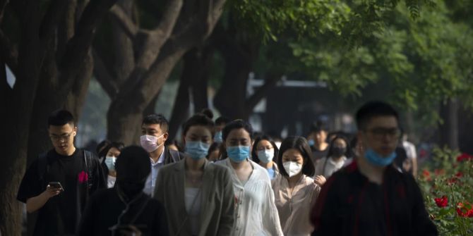 China Corona Menschen Masken