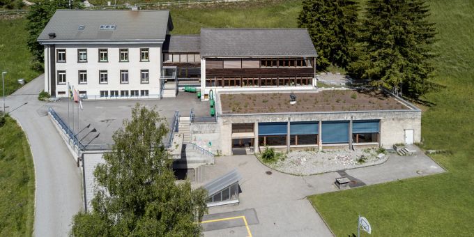 Die Schmittner Kinder der Kindergarten- und der Primarschulstufe werden neu den Unterricht an den Davoser Schulen, bevorzugt am Schulstandort Davos Wiesen, besuchen. Kindergarten- und Primarschulstandort Davos Wiesen