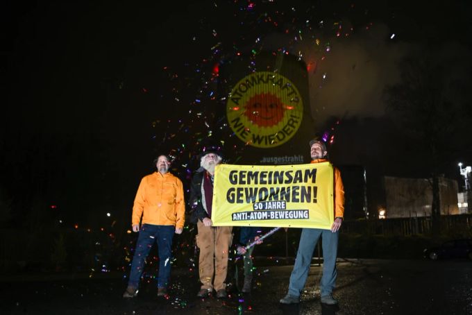 Umweltbewegungen feiern den Atomausstieg in Deutschland vor einem der letzten Atomkraftwerke in Emsland. Atomkraftwerke Atomausstieg in Deutschland