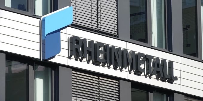 Der Schriftzug Rheinmetall ist auf dem Firmengebäude in Düsseldorf angebracht. Der Schriftzug Rheinmetall ist auf dem Firmengebäude in Düsseldorf angebracht.