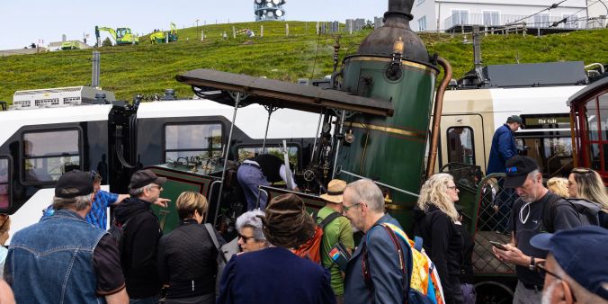 Oben auf der Rigi-Kulm bleibt Zeit die Fahzeuge genauer zu betrachten.