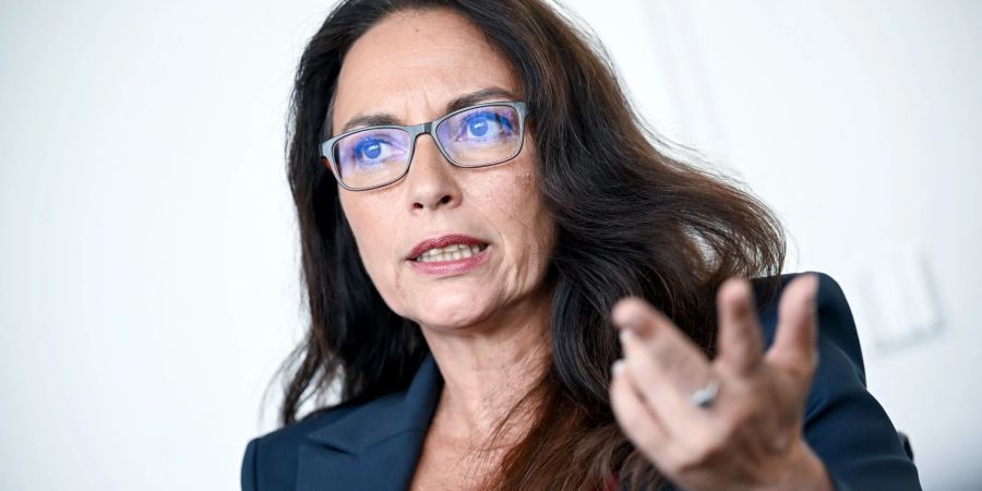 Yasmin Fahimi im dpa-Interview. Die DGB-Chefin hält unmittelbare Lohnerhöhungen in Zeiten der Inflation für besonders wichtig, sieht aber auch Grenzen.