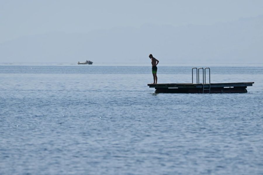 Sollte das Wasser zu verschmutzt sein, könnte es am Bodensee sogar Badeverbote geben.