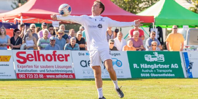 Reto Hunziker und seine Teamkollegen feiern einen wichtigen 3:0-Sieg gegen Rickenbach-Wilen Reto Hunziker und seine Teamkollegen gegen Rickenbach-Wilen