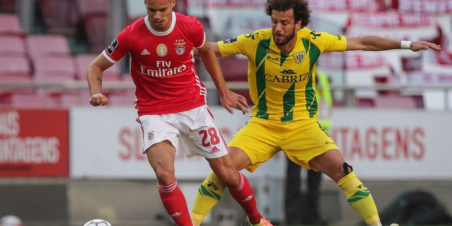 Verabschiedet sich zunächst aus Lissabon: Julian Weigl (l).