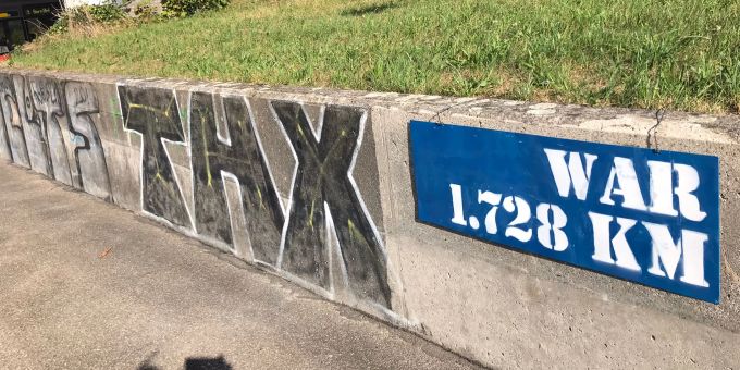 Neues Schild - Pussy-Riot-Graffiti: Unbekannte bringen Botschaft zurück