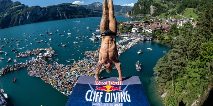 Regional - Die Red Bull Cliff Diving World Series fand in Sisikon statt