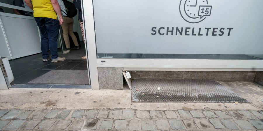 Die Inzidenz geht zurück - derweil werden Schutzmassnahmen für den Herbst geplant.