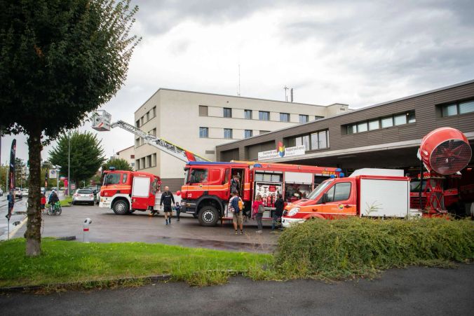 Die Feuerwehr präsentiert alle ihre Fahrzeuge.