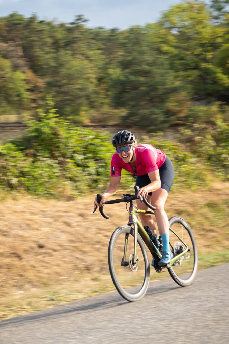 Monika Sattler auf ihrem Velo