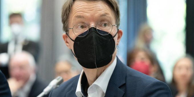 Karl Lauterbach (SPD) hat online über einen Versprecher von Markus Söder gewitzelt. Karl Lauterbach (SPD) hat online über einen Versprecher von Markus Söder gewitzelt.