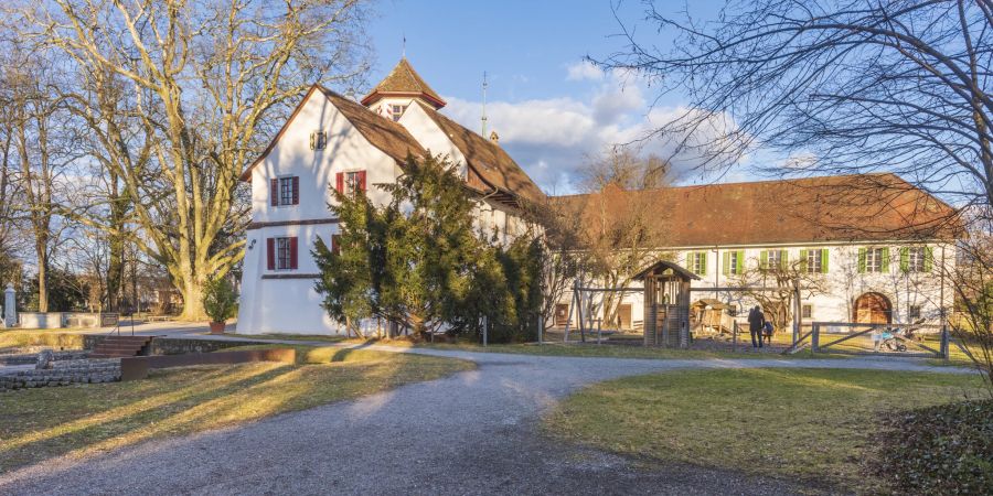 Das Kloster Königsfelden in Windisch wurde von Königin Elisabeth 1330 zur Erinnerung an ihren ermordeten Gatten, König Albrecht von Habsburg, gestiftet.