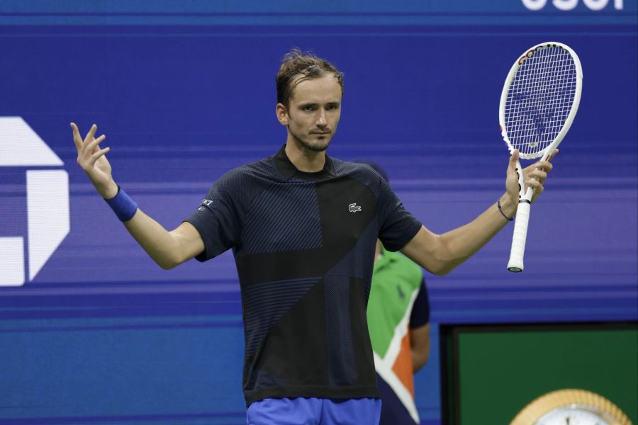 Vorjahressieger Daniil Medvedev (ATP 1) verliert nach dem Out gegen Kyrgios 1820 Punkte und fällt zurück.