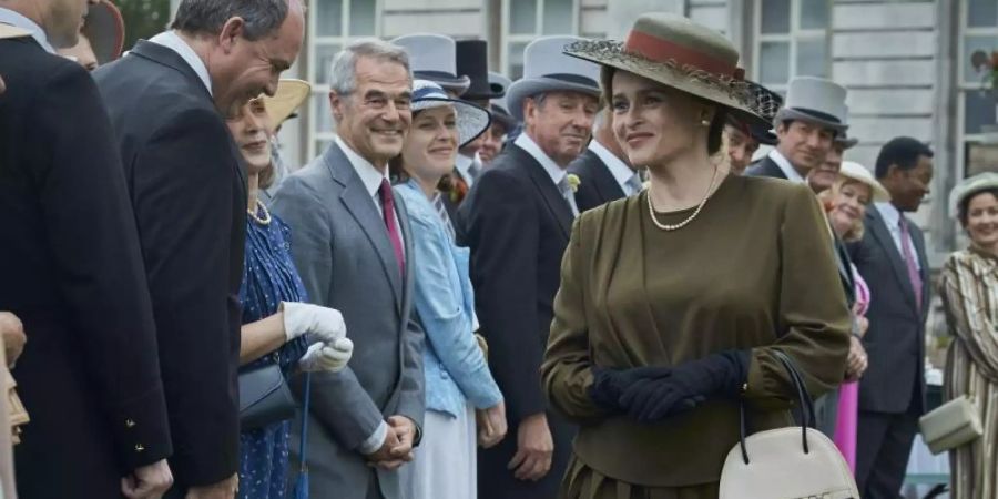 Princess Margaret (Helena Bonham Carter) im Moor Park in einer Szene der vierten Staffel der Netflix-Serie «The Crown». Foto: Liam Daniel/Des Willie/Netflix/dpa