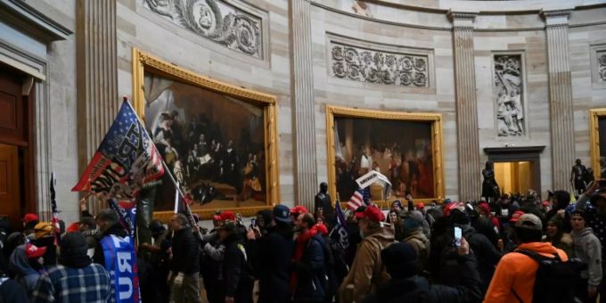 Fans von Donald Trump in der Rotunda des Kapitols. kapitol donald trump