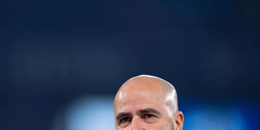 Bayer Trainer Peter Bosz steht nicht auf den Namen «Vizekusen». Foto: Guido Kirchner/dpa