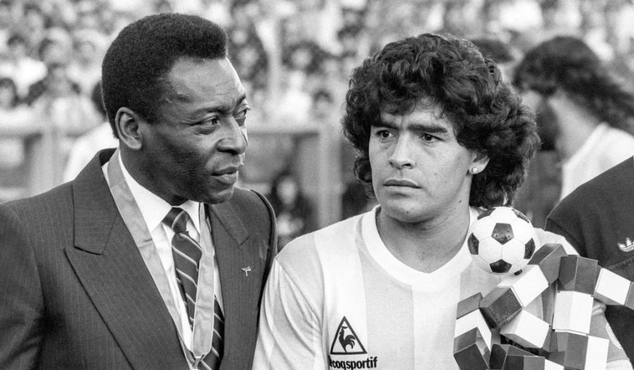 Fussball-Legenden unter sich: Diego Maradona (r.) und Pelé.