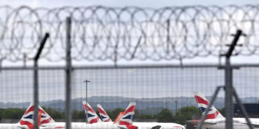 Zahlreiche Staaten haben den Flugverkehr mit Grossbritannien eingestellt