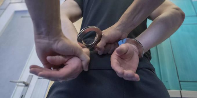 56-Jähriger knackt Autos. Zollikon