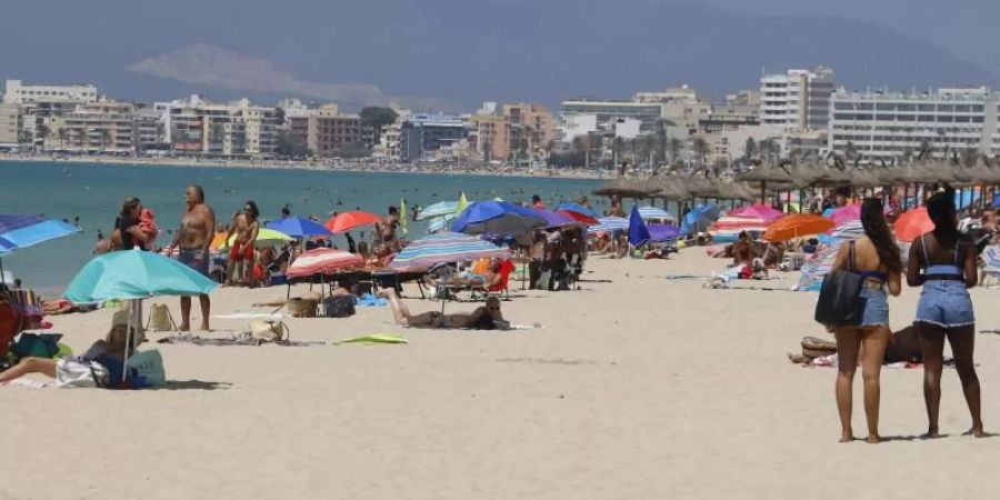 Laut einer Umfrage halten 42 Prozent der Befragten uneingeschränktes Reisen im Sommer 2021 wieder für möglich. Foto: Clara Margais/dpa