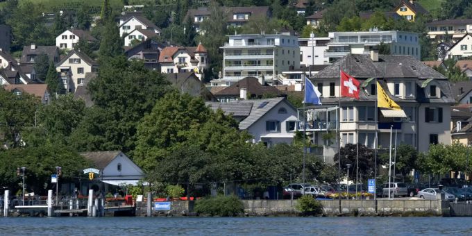 Die Schiffsanlegestelle in Männedorf an der Zürcher Goldküste. Männedorf