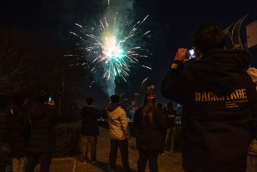 Auch in Wuhan durfte das Feuerwerk nicht fehlen. Dies obwohl das chinesische Neujahr eigentlich erst im Januar stattfindet.