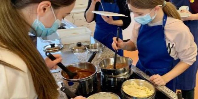 Die Confiserie der Secundaria Häggenschwil in Aktion.