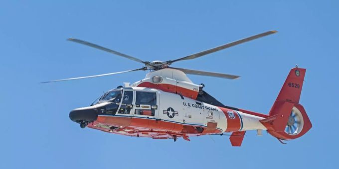 Ein Helikopter der US-Küstenwache rettete die Schiffsbrüchigen nach mehr als einem Tag. (Symbolbild) Schiffbrüchige