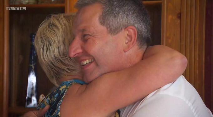 «Bauer sucht Frau»: Tatjana fällt Rüdiger in die Arme. «Bauer sucht Frau»