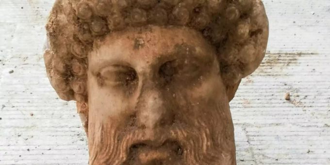 Ein Kopf einer 4500 alten Statue wurde im Gazastreifen von einem Bauer gefunden. (Symbolbild) Statue gazastreifen