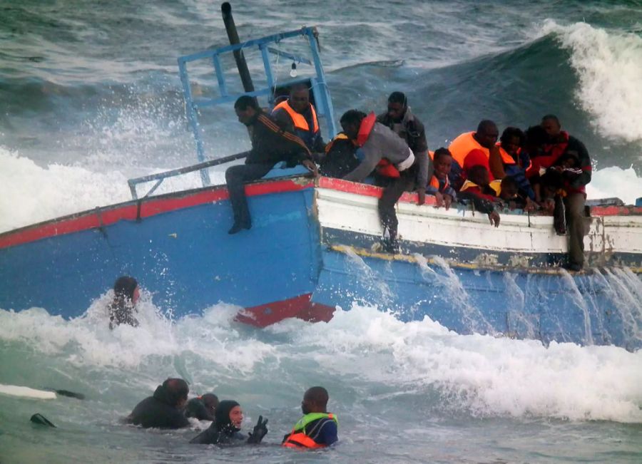 Flüchtlinge auf Boot.