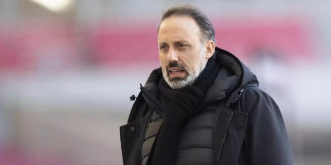 Stuttgarts Trainer Pellegrino Matarazzo steht vor einen Spiel in der Mercedes-Benz Arena in Stuttgart. Foto: Tom Weller/dpa Stuttgarts Trainer Pellegrino Matarazzo steht vor einen Spiel in der Mercedes-Benz Arena in Stuttgart. Foto: Tom Weller/dpa