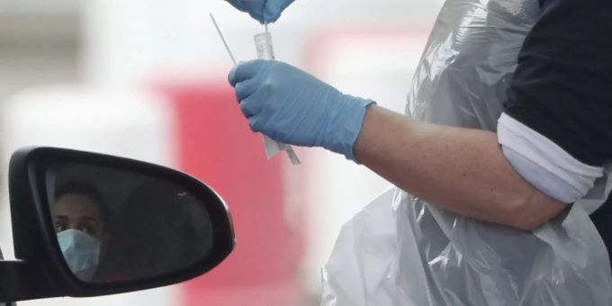 Der britische Gesundheitsdienst NHS ist im Königreich für das Testen, das Tracing und das Impfen gegen das Coronavirus zuständig. NHS Grossbritannien