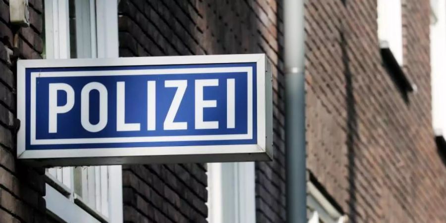 Für die Studie «Körperverletzung im Amt durch Polizeibeamte» waren in den vergangenen drei Jahren 3370 Menschen befragt und 63 Experteninterviews geführt worden. Foto: Roland Weihrauch/dpa