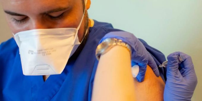 Experten legen Empfehlungen zu Impf-Reihenfolge vor Experten legen Empfehlungen zu Impf-Reihenfolge vor