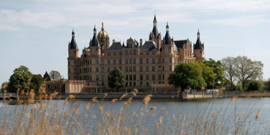 Schweriner Schloss und Landtag