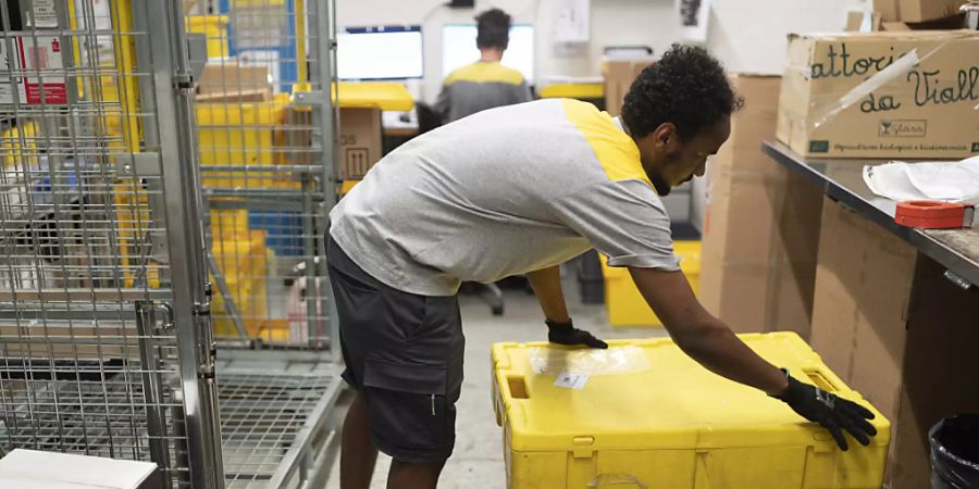 Vorläufig aufgenommenen Personen soll die Integration in den Arbeitsmarkt erleichtert werden. Gleichzeitig sollen Auslandreisen grundsätzlich verboten werden. Mit diesem Paket ist eine Mehrheit des Nationalrats nicht einverstanden. (Themenbild)