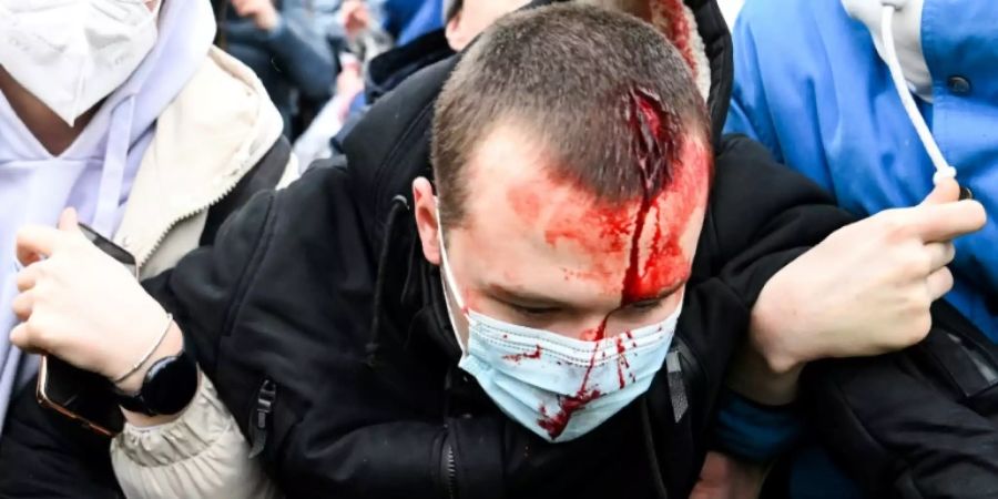 Gewalt gegen Demonstranten in Russland