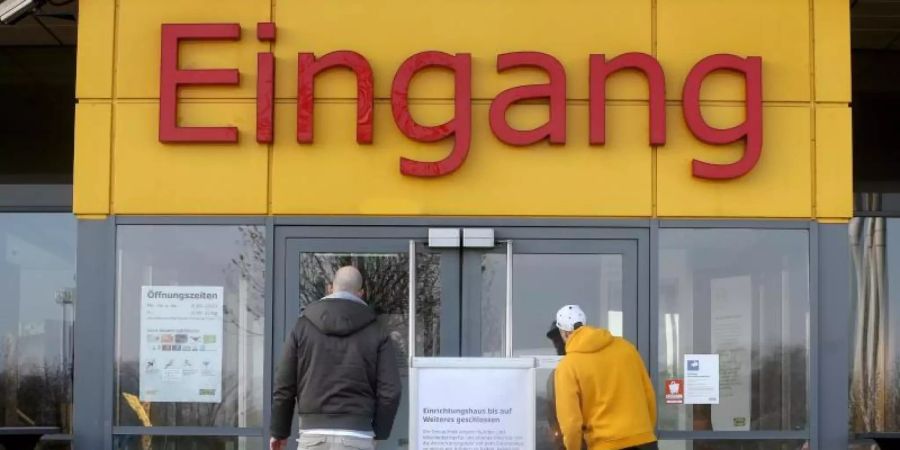 Die härteren Massnahmen zur Eindämmung der Pandemie rund um Weihnachten machen der Möbelindustrie zu schaffen. Foto: Roland Weihrauch/dpa
