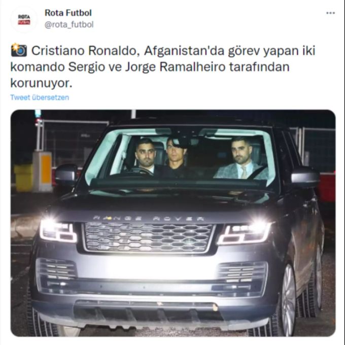 Ronaldo mit seinen beiden Bodyguards. Ronaldo