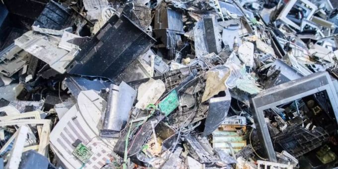 Im nächsten Jahr wird die Entsorgung von Elektroschrott einfacher. Foto: Marcel Kusch/dpa Im nächsten Jahr wird die Entsorgung von Elektroschrott einfacher. Foto: Marcel Kusch/dpa