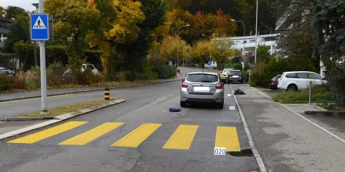Durch den Zusammenstoss erlitt der Fussgänger schwere Verletzungen. Kantonspolizei Zürich