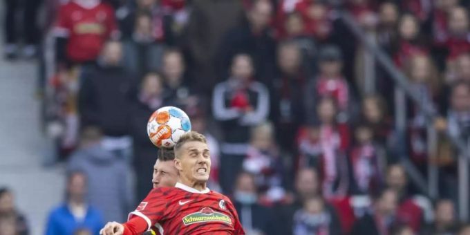 Der SC Freiburg bangt um den Einsatz von Nils Petersen (r). Foto: Tom Weller/dpa Der SC Freiburg bangt um den Einsatz von Nils Petersen (r). Foto: Tom Weller/dpa