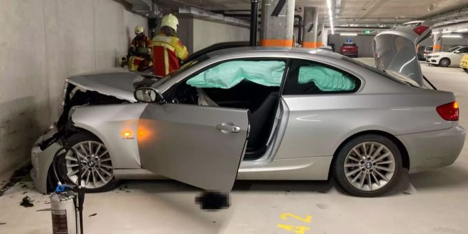 Am Auto entstand Totalschaden im Wert von mehreren 10'000 Franken. Selbstunfall